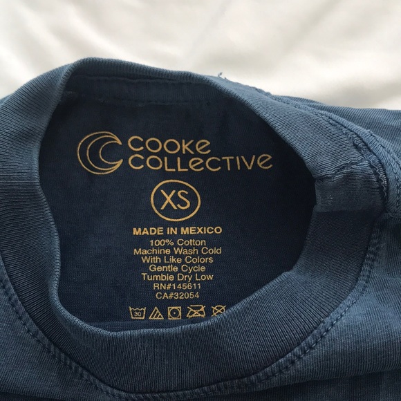 Urban Outfitters Graphic T-Shirt - Picture 2 of 2